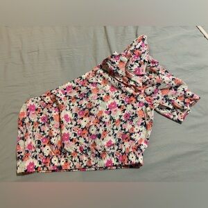 One shoulder top, never worn! Perfect spring/summer top!💕💕
